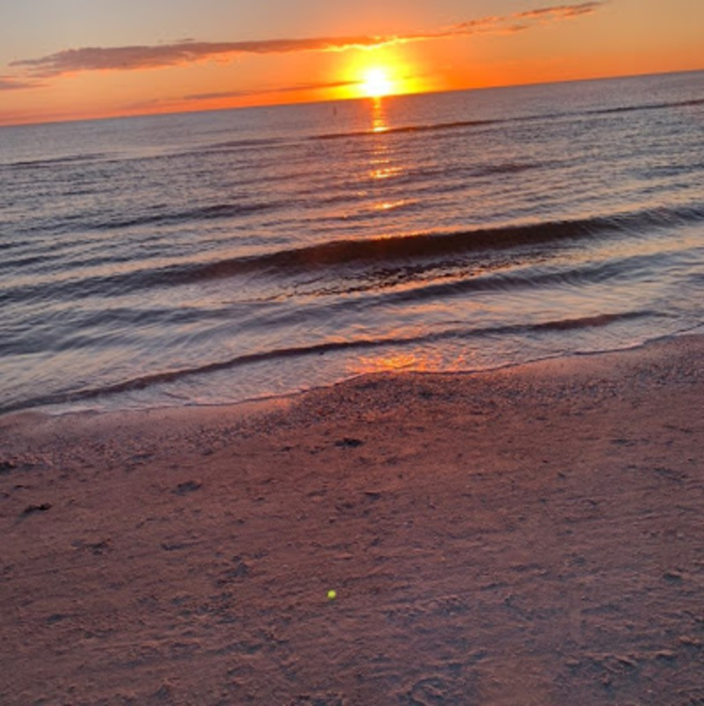 Meet your Posher, Larissa